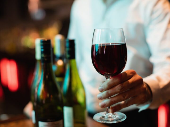 Vinho tinto combina com o quê? Dicas de harmonização para iniciantes