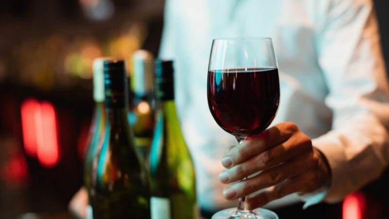 Vinho tinto combina com o quê? Dicas de harmonização para iniciantes