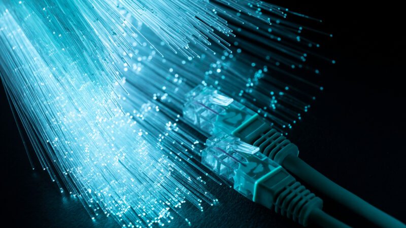 Conversor de fibra óptica: como funciona e quais são suas aplicações práticas