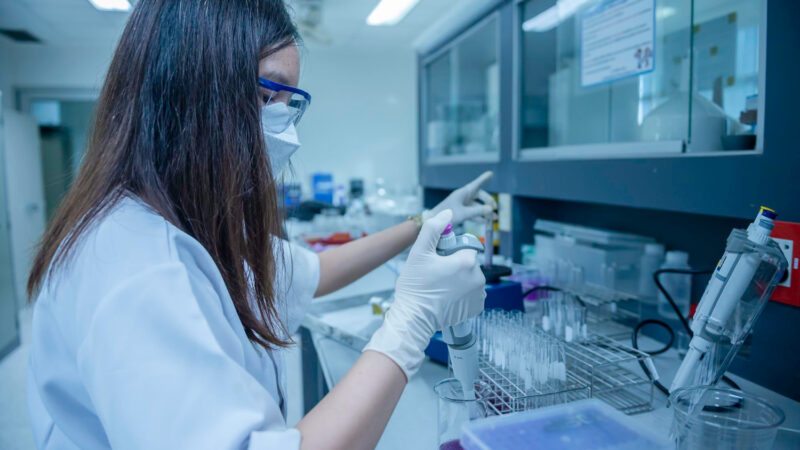 Principais aplicações da centrífuga de bancada laboratório em pesquisas clínicas