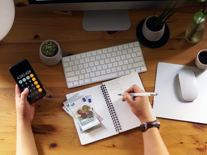 Como organizar os gastos mensais e manter as finanças sob controle