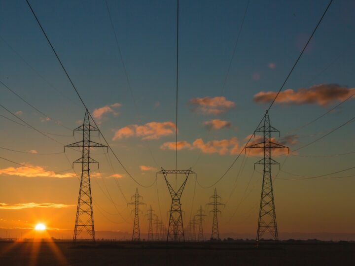 Como reduzir o custo de energia da empresa: estratégias para economizar sem comprometer a operação
